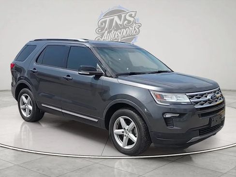 Used 2018 Ford Explorer XLT w/ Equipment Group 202A FWD image 7