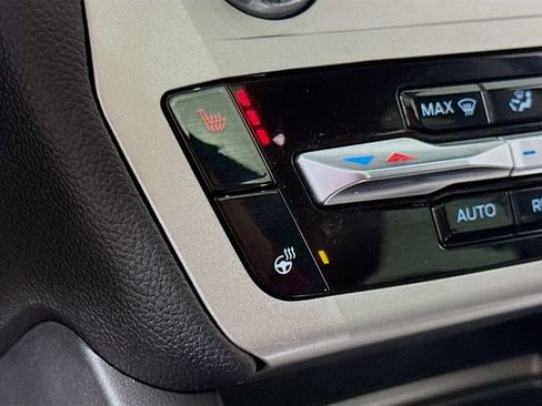 Certified 2022 Ford Explorer XLT w/ Equipment Group 202A image 19