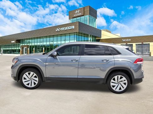 Used 2022 Volkswagen Atlas Cross Sport SE FWD image 9