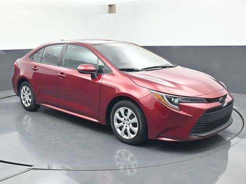 Used 2025 Toyota Corolla LE FWD image 2