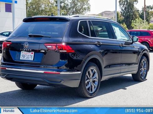 Used 2022 Volkswagen Tiguan SE w/ Panoramic Sunroof Package FWD image 9