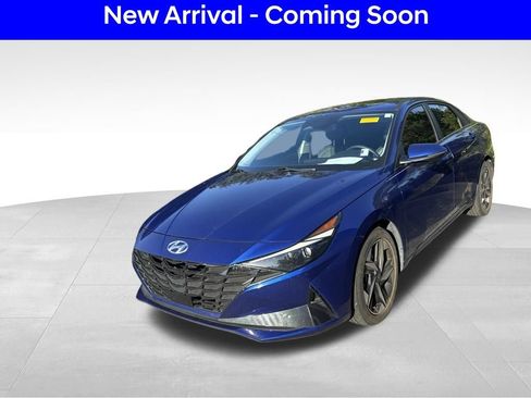 Certified 2023 Hyundai Elantra Limited w/ Cargo Package FWD image 2