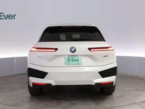 Used 2023 BMW iX xDrive50 w/ Sport Package AWD/4WD image 15