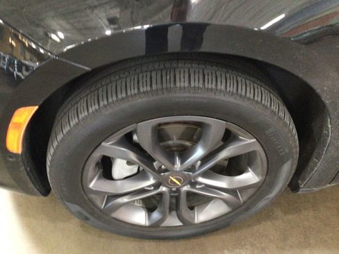 Used 2023 Chrysler Pacifica Touring-L w/ Road Tripper Package AWD/4WD image 3