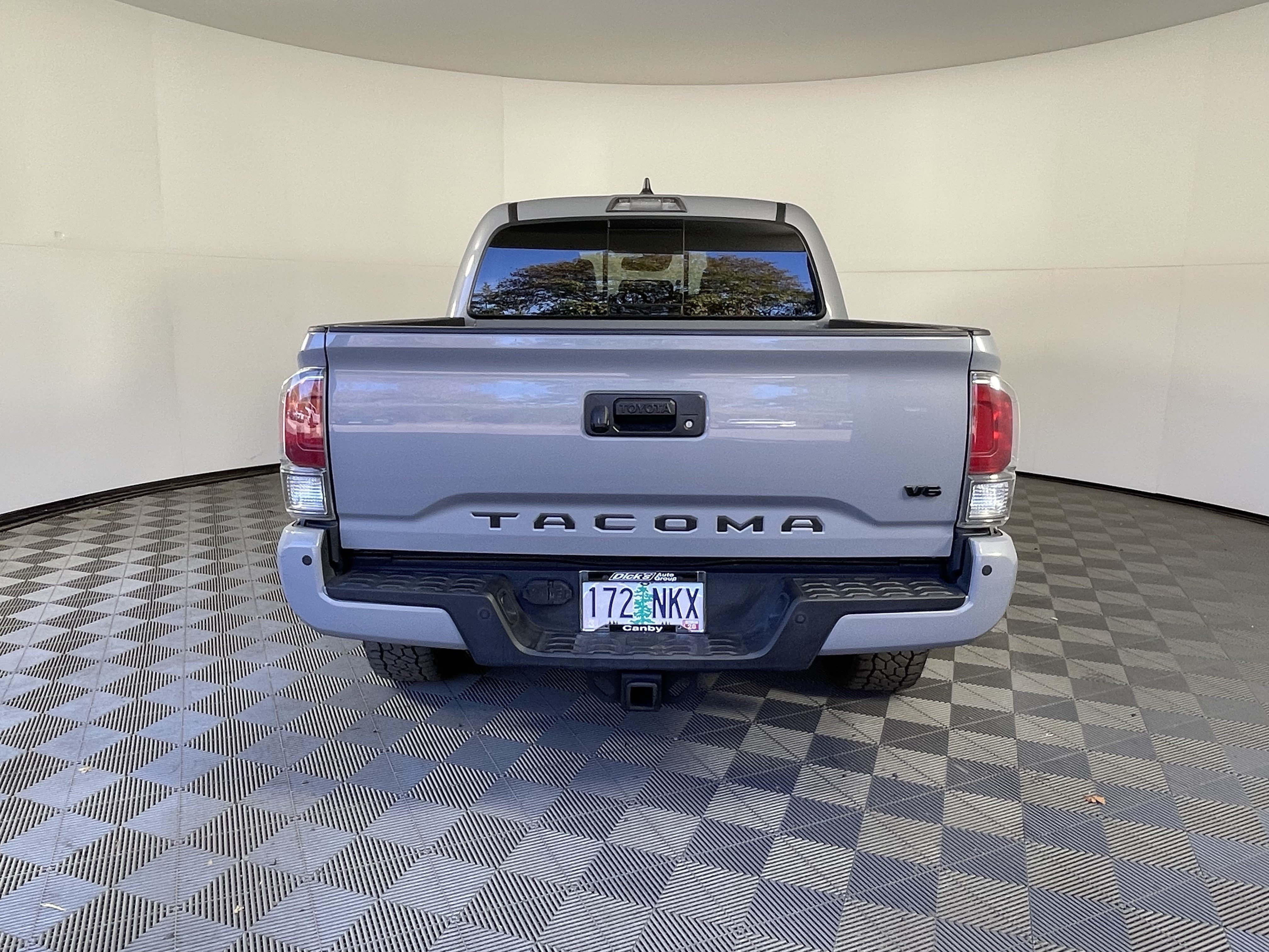 Used 2020 Toyota Tacoma TRD Off-Road w/ TRD Premium Off Road Package AWD/4WD image 4