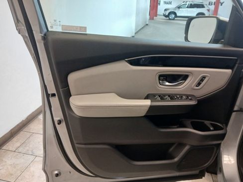 Used 2023 Honda Pilot Touring image 13