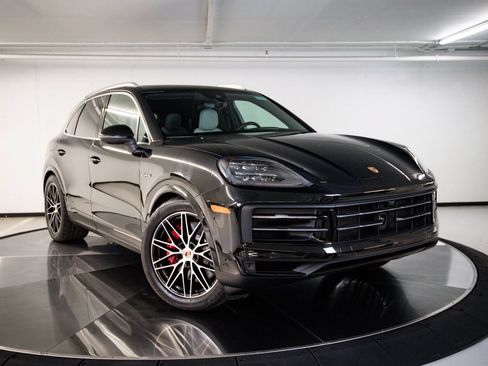 Used 2026 Porsche Cayenne S AWD/4WD image 9