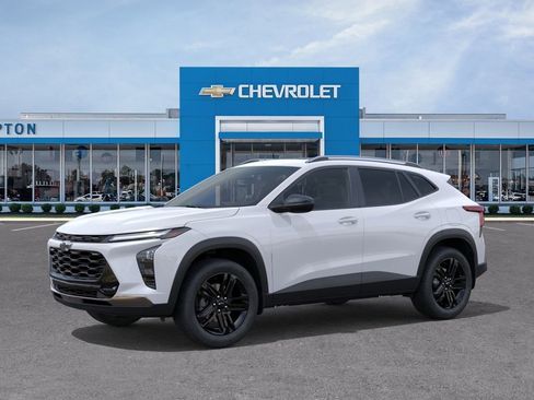 New 2026 Chevrolet Trax ACTIV w/ Sunroof Package FWD image 2