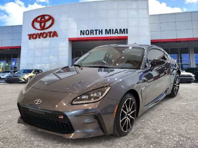 Used 2024 Toyota GR86 RWD image 2