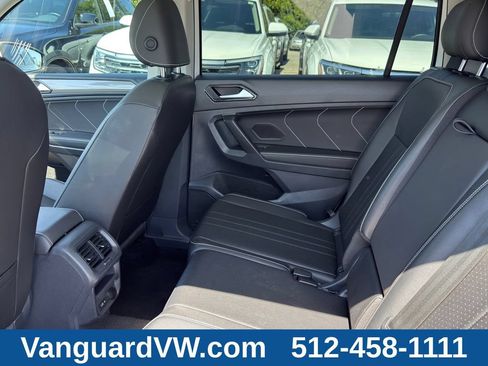 Used 2023 Volkswagen Tiguan SE w/ Panoramic Sunroof Package FWD image 31