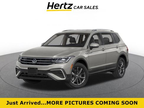 Used 2024 Volkswagen Tiguan SE FWD image 1