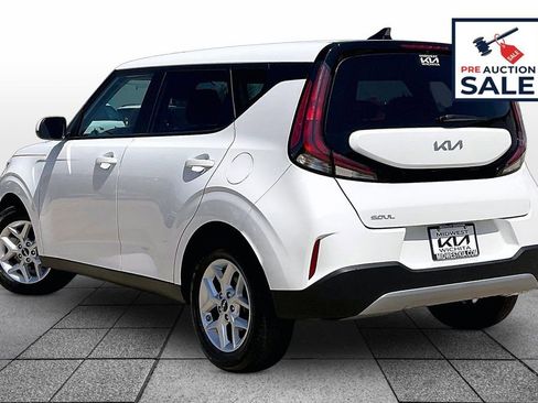 Used 2025 Kia Soul LX FWD image 11
