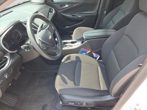 Used 2025 Chevrolet Malibu LT FWD image 16