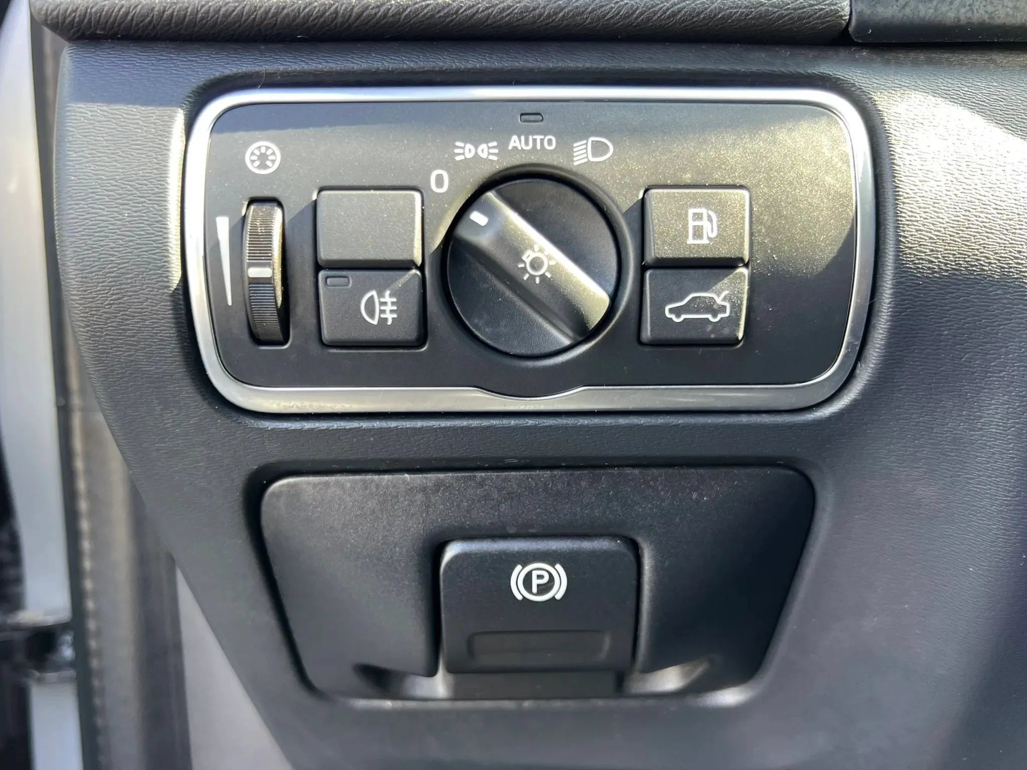 Used 2016 Volvo V60 T5 Premier w/ Convenience Package FWD image 29