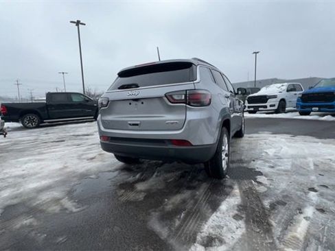 Used 2022 Jeep Compass Latitude w/ Sun and Sound Group image 7