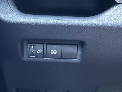 Used 2020 Toyota RAV4 XLE FWD image 27