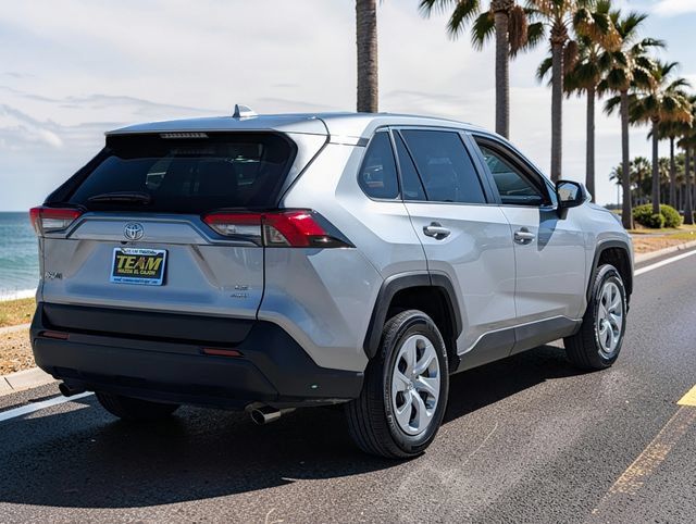 Used 2025 Toyota RAV4 LE AWD/4WD image 5