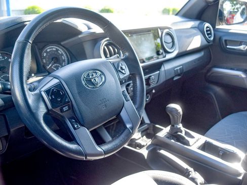Used 2019 Toyota Tacoma TRD Off-Road w/ Technology Package AWD/4WD image 22