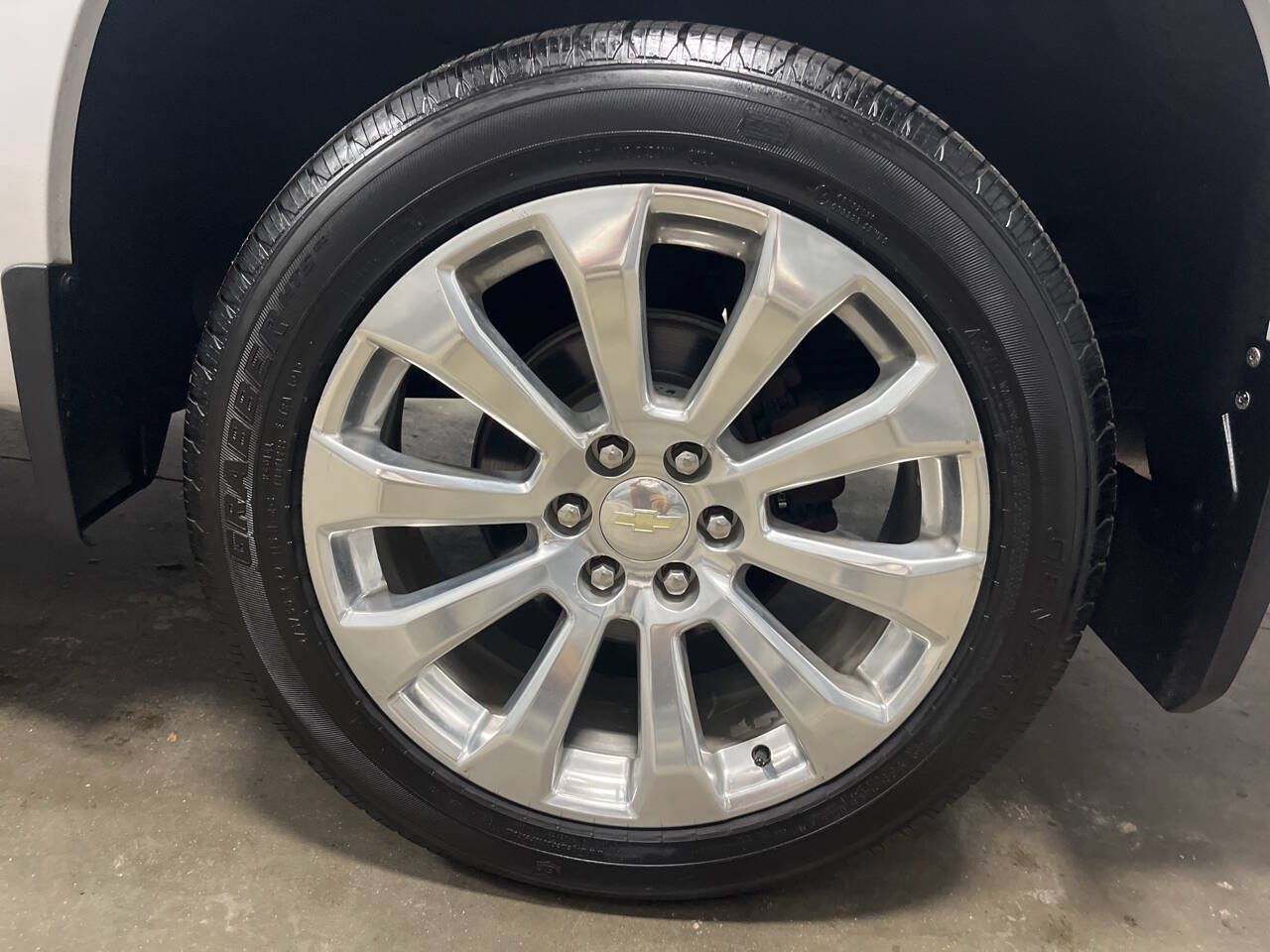 Used 2019 Chevrolet Silverado 1500 High Country w/ Technology Package AWD/4WD image 10