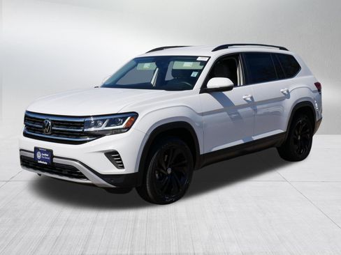 Certified 2023 Volkswagen Atlas SE w/ Black Wheel Package AWD/4WD image 3
