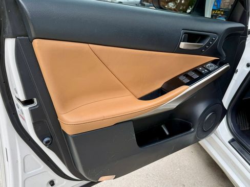 Used 2018 Lexus IS 300 AWD w/ Comfort Package image 9