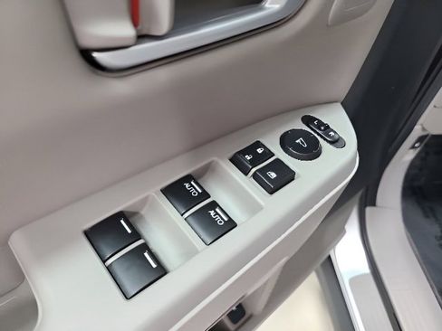Used 2011 Honda Pilot Touring image 28