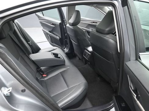 Used 2025 Toyota Camry XLE AWD/4WD image 32