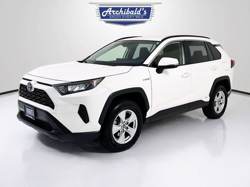 Used 2019 Toyota RAV4 LE image 3