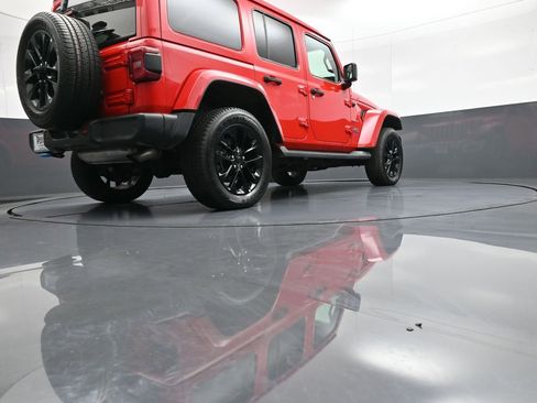 Used 2022 Jeep Wrangler Unlimited Sahara w/ Cold Weather Group AWD/4WD image 31