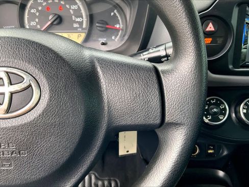 Used 2015 Toyota Yaris L image 21