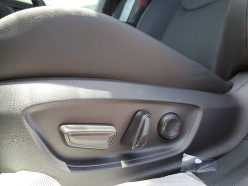 New 2025 Toyota Prius Plug-In Hybrid image 15