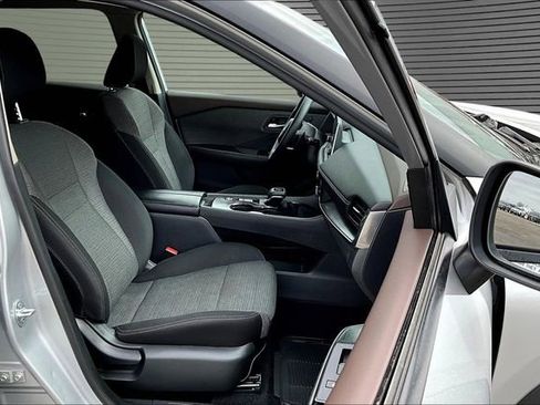 Used 2023 Nissan Rogue SV FWD image 27
