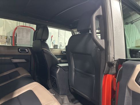 Used 2023 Ford Bronco Wildtrak image 35