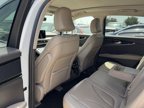 Used 2023 Lincoln Nautilus Reserve AWD/4WD image 17