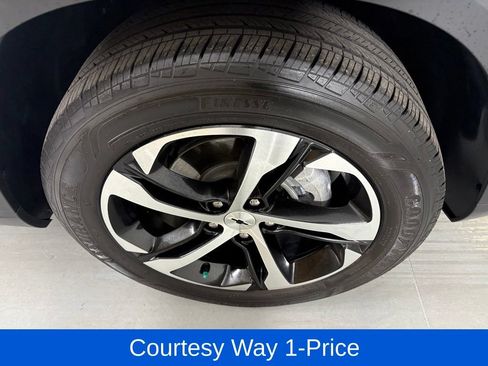 Used 2024 Chevrolet Trax RS w/ Sunroof Package FWD image 13