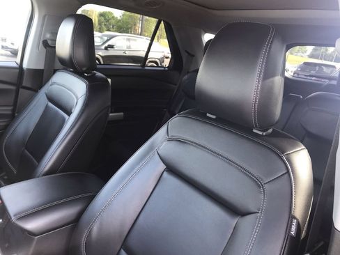 Used 2023 Ford Explorer XLT w/ Equipment Group 202A AWD/4WD image 11
