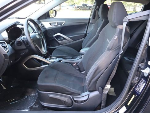 Used 2017 Hyundai Veloster FWD image 19