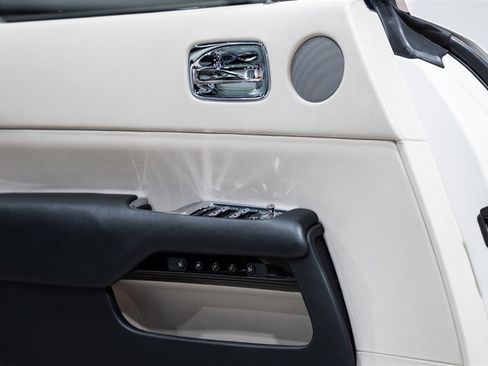 Used 2016 Rolls-Royce Wraith RWD image 24