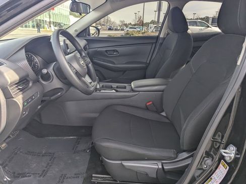 Used 2025 Nissan Sentra S image 18