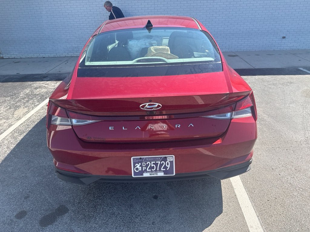 Used 2023 Hyundai Elantra SEL w/ Convenience Package FWD image 4