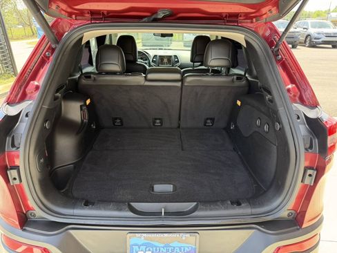 Used 2017 Jeep Cherokee Trailhawk AWD/4WD image 11