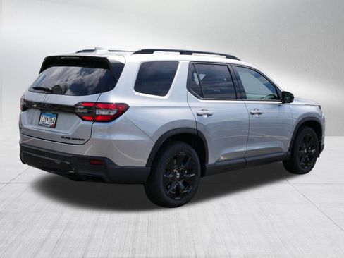 Certified 2026 Honda Pilot Black Edition image 7