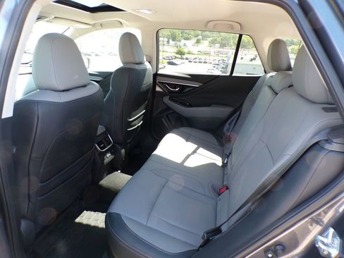 Used 2025 Subaru Outback Limited AWD/4WD image 19
