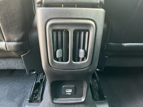 Used 2020 Jeep Compass Latitude w/ Cold Weather Group AWD/4WD image 31
