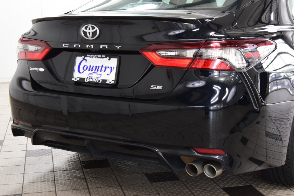 Used 2023 Toyota Camry SE w/ Cold Weather Package FWD image 18