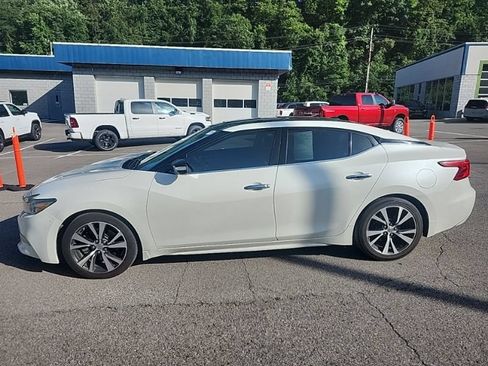 Used 2017 Nissan Maxima 3.5 SL w/ Interior Lighting Package FWD image 4