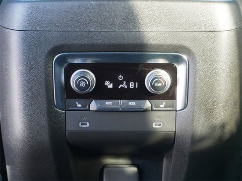 Used 2024 Chevrolet Suburban Premier image 17