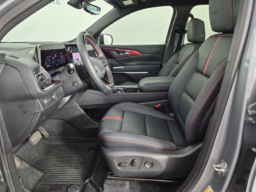Used 2026 Chevrolet Traverse RS FWD image 16