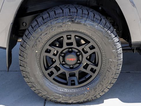 Certified 2023 Toyota 4Runner TRD Off-Road Premium w/ Moonroof Package AWD/4WD image 11
