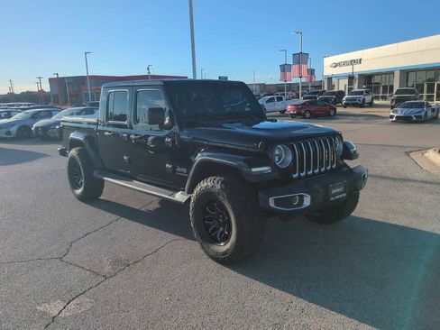 Used 2020 Jeep Gladiator Overland image 2